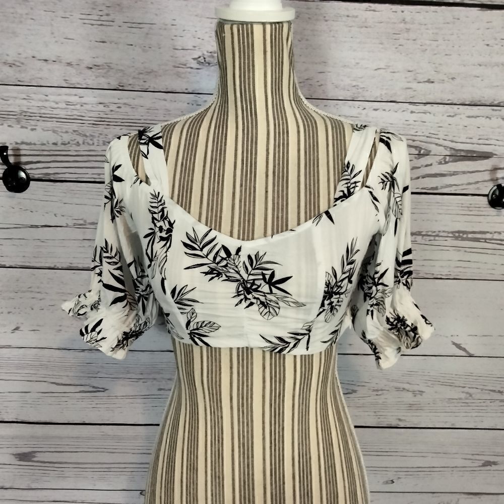 "Seek" ( I think 😂) woman's halter top